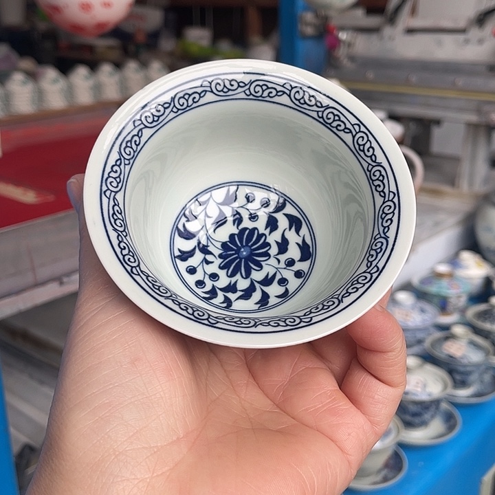 青花釉下彩杯子哈