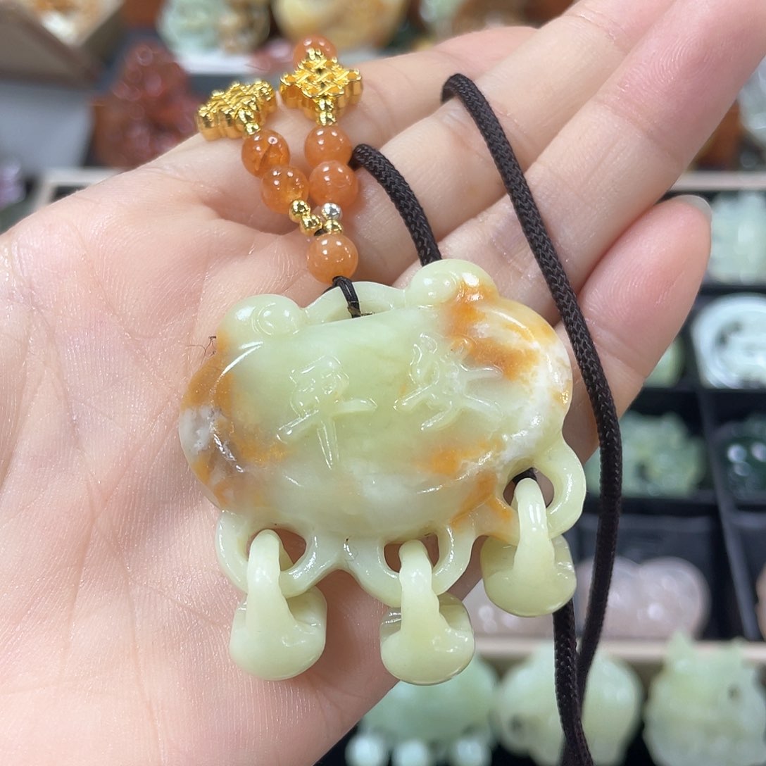 蛇纹石玉颈饰未镶嵌