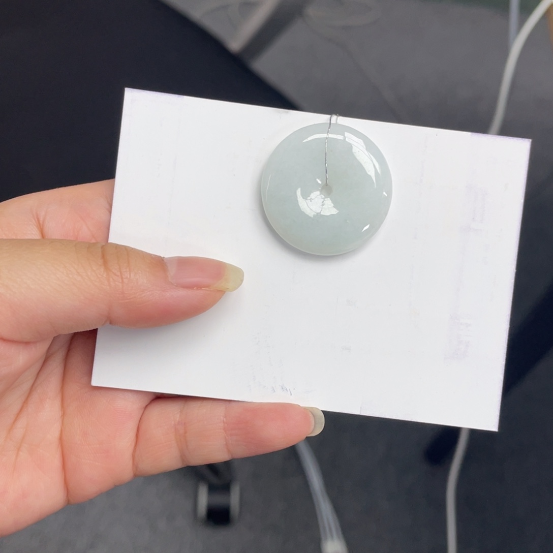 翡翠未镶嵌颈饰平安扣