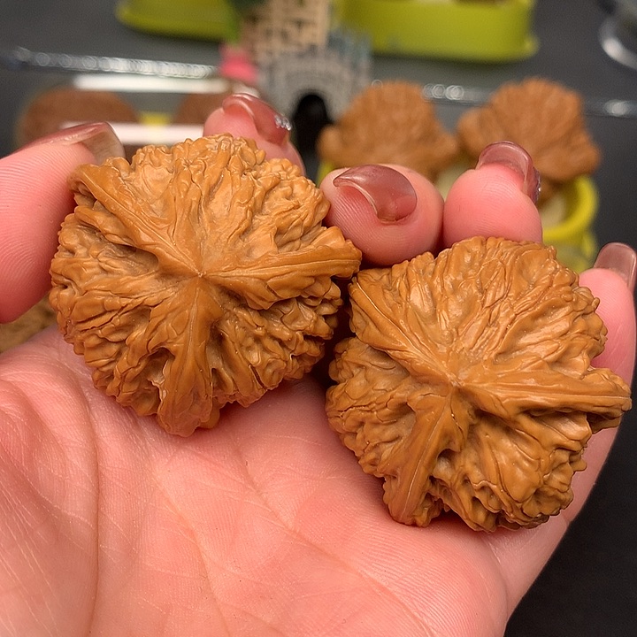 文玩核桃吊坠黎****）41三棱