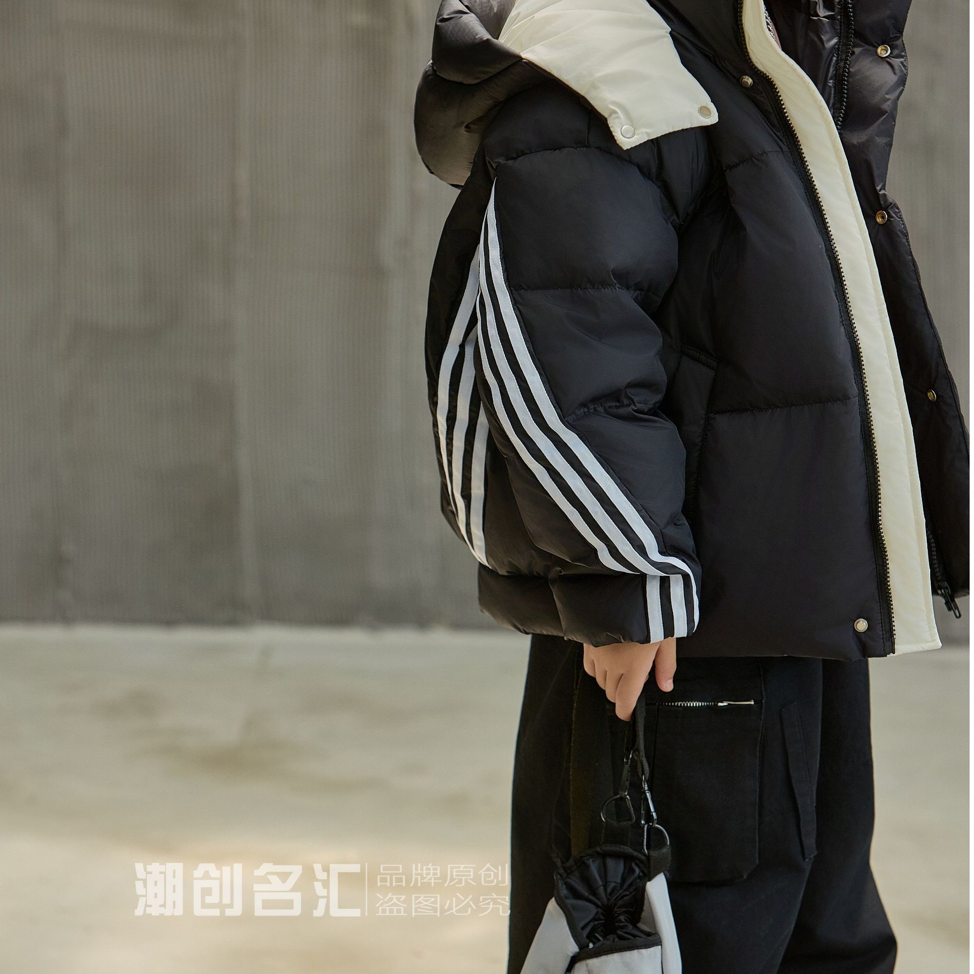 乐2025【X】1月10日儿童时尚潮酷黑色连帽羽绒服8008-