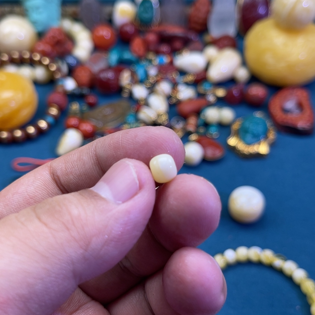 琥珀未镶嵌珠宝奇石10