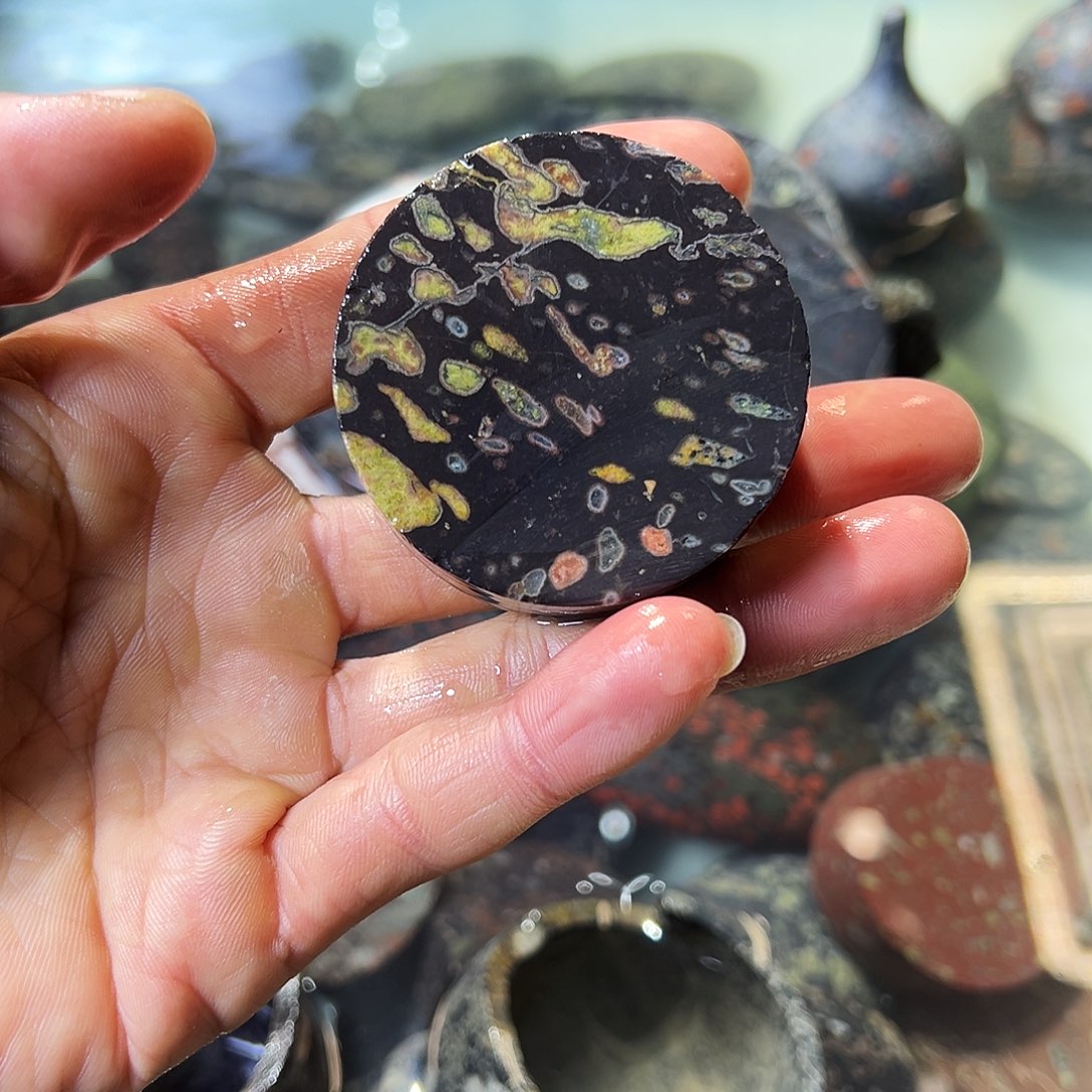 梅花玉茶周边鱼缸石微瑕不退不换