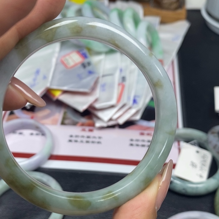 未镶嵌手镯（开口镯）翡翠