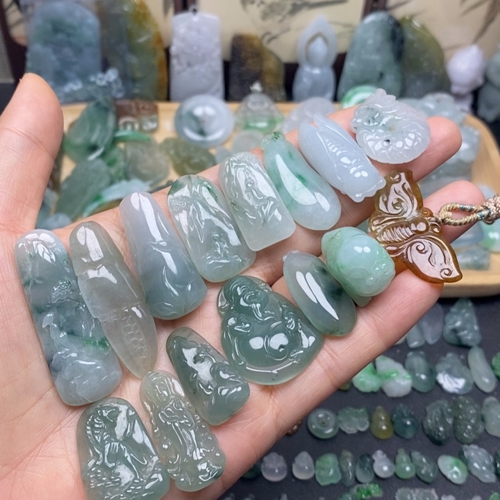 翡翠未镶嵌颈饰吊坠一个