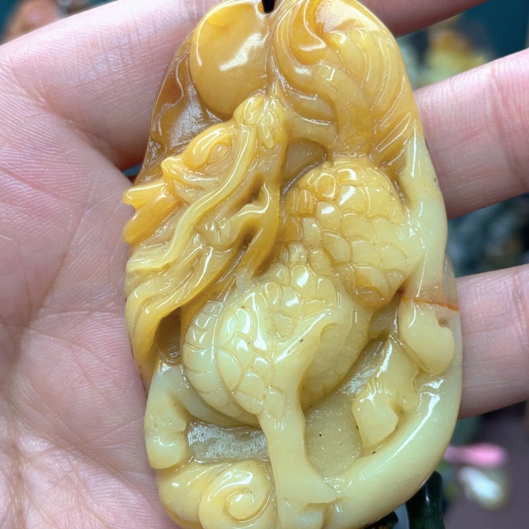 蛇纹石玉颈饰未镶嵌