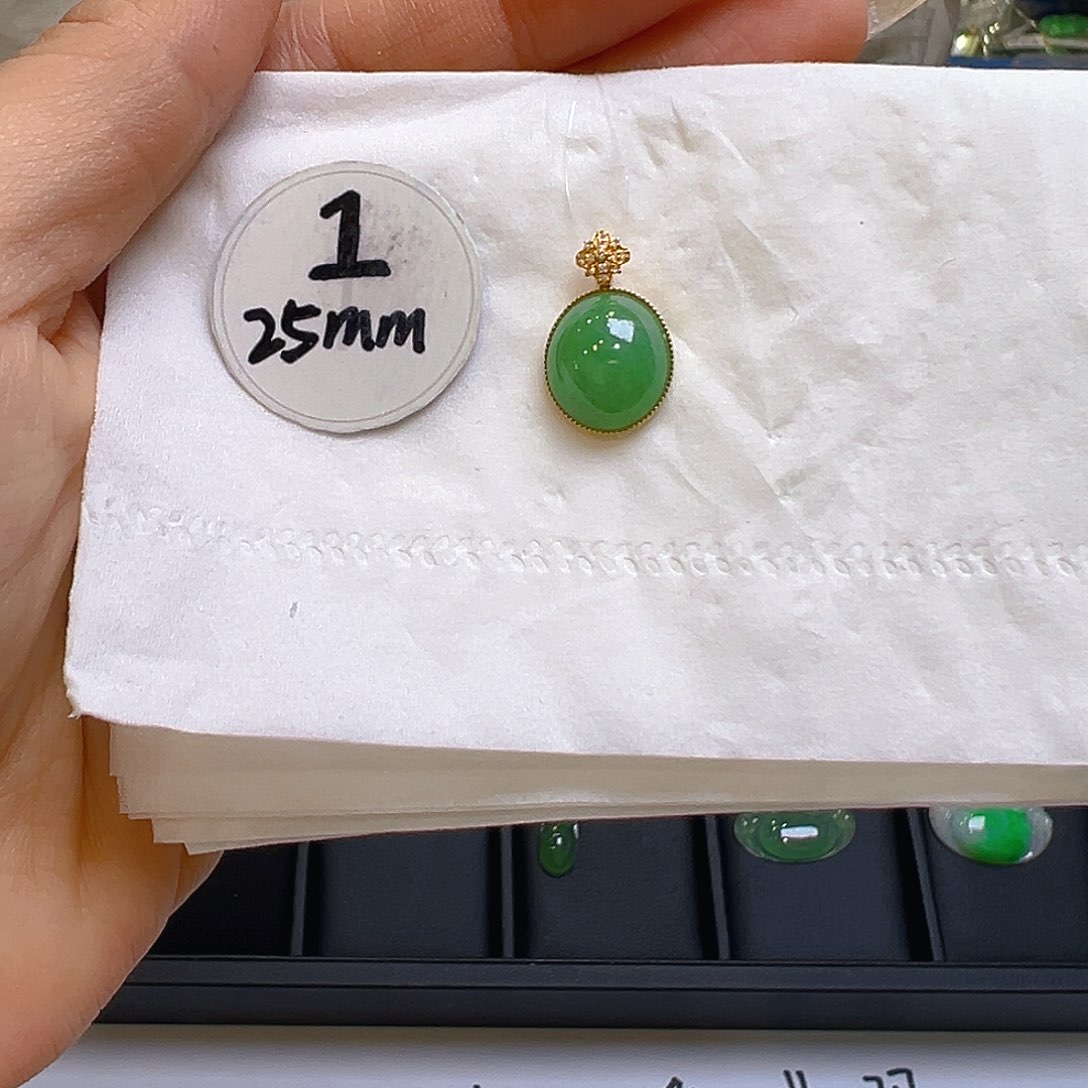翡翠颈饰18K金镶嵌翡翠