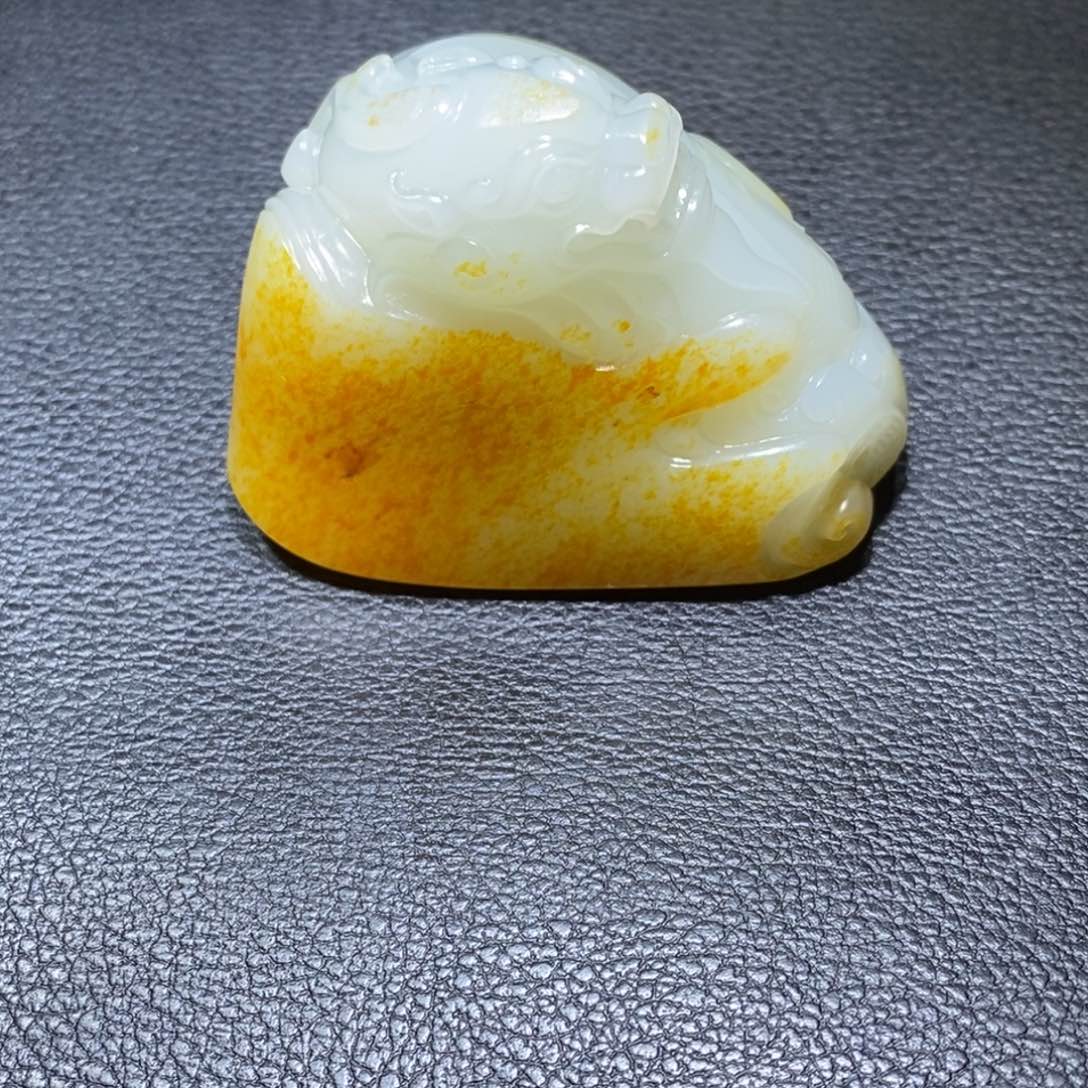 和田玉颈饰未镶嵌狗*