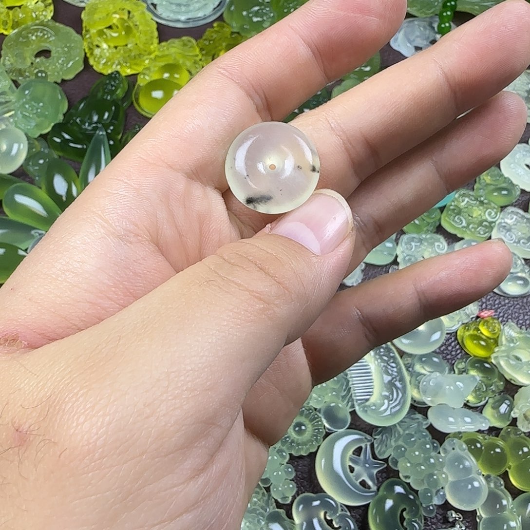 蛇纹石玉未镶嵌岫玉吊坠