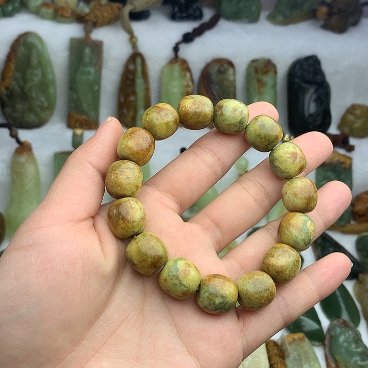 岫岩河磨玉（透闪石质玉）未镶嵌把件