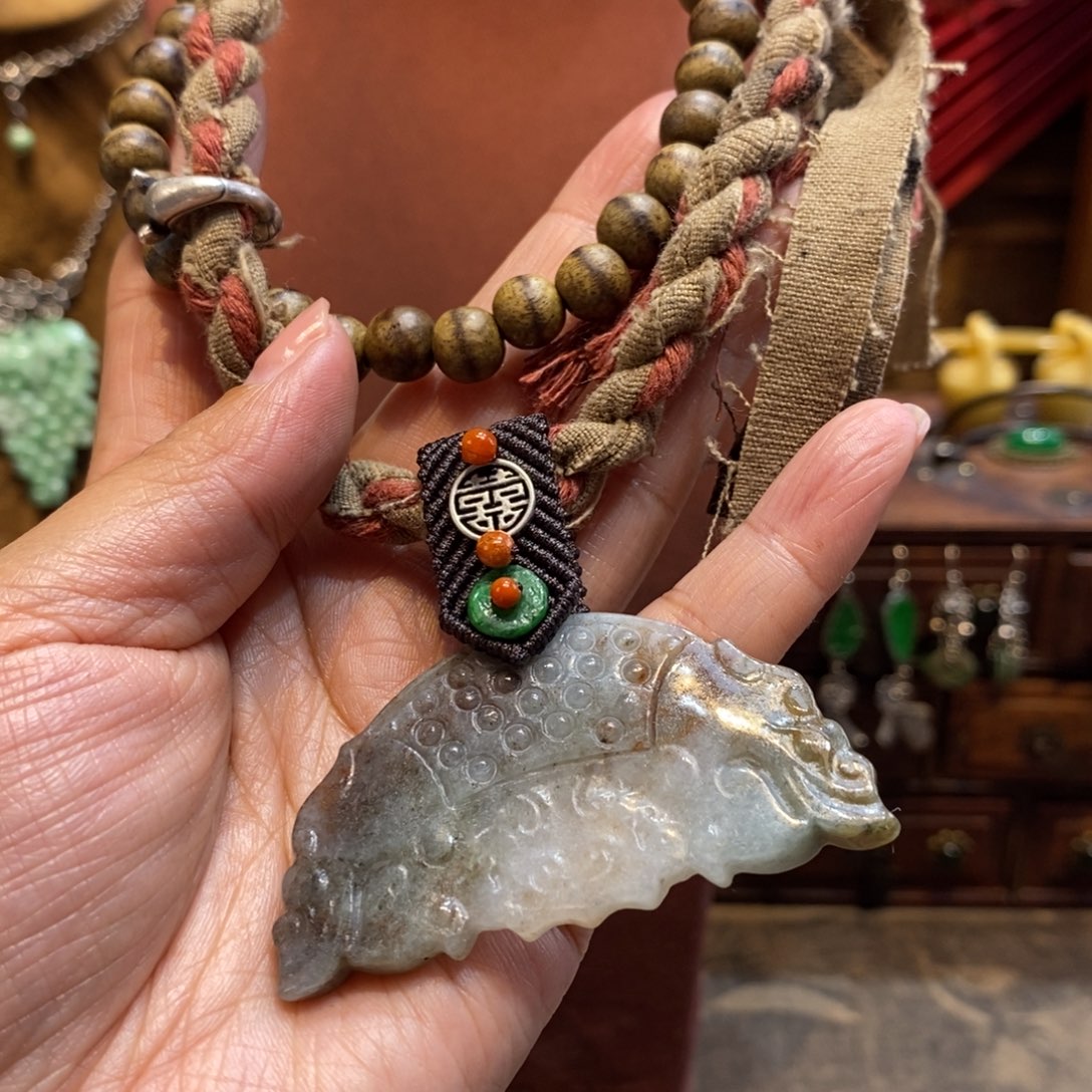 翡翠吊坠(赠链)未镶嵌