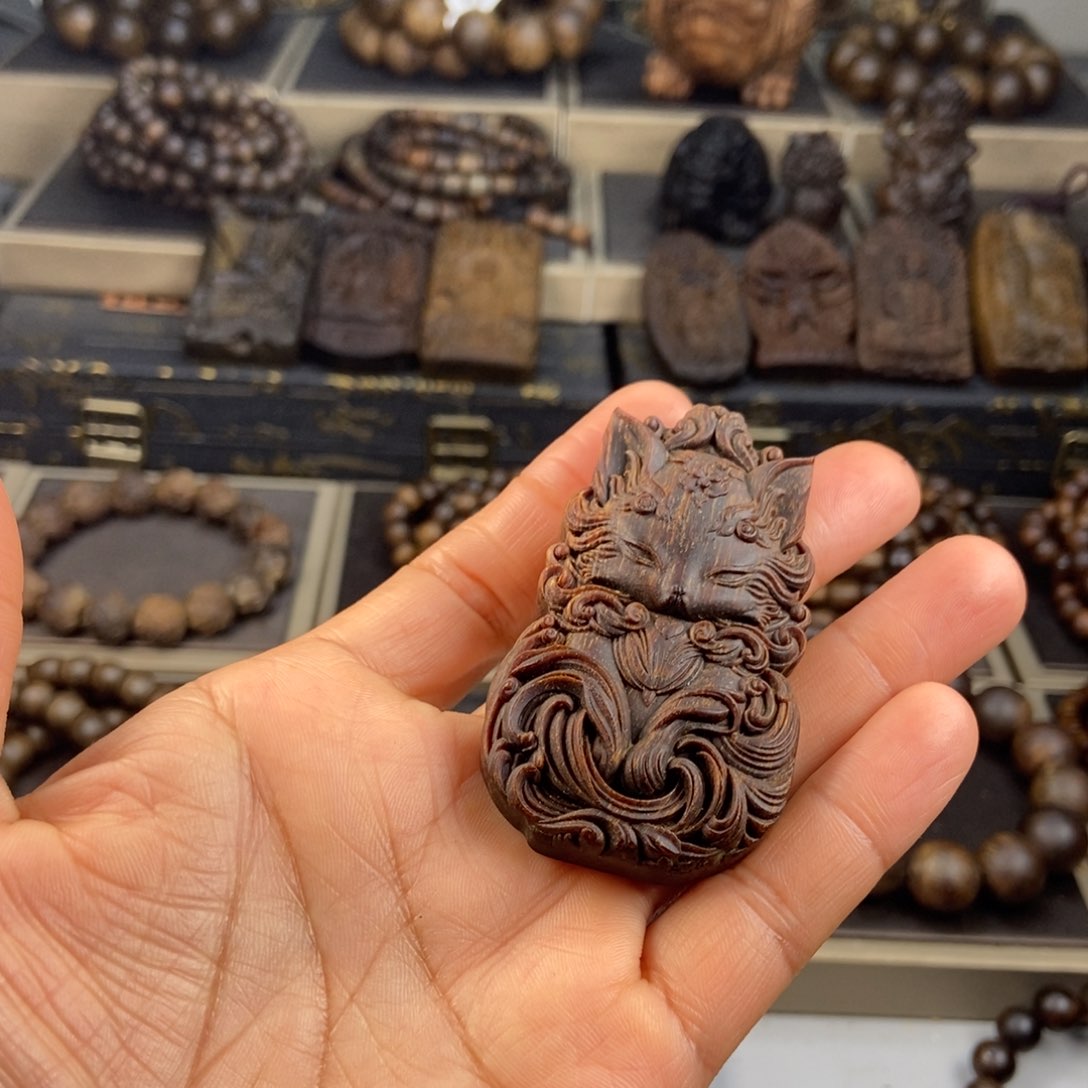 沉香木吊坠七****制越南芽庄白棋