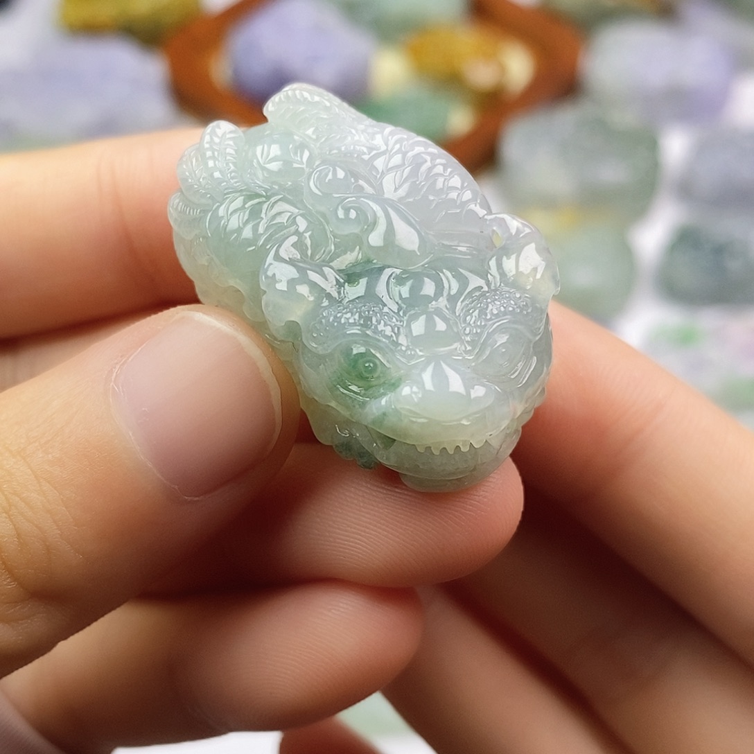 翡翠未镶嵌颈饰貔貅