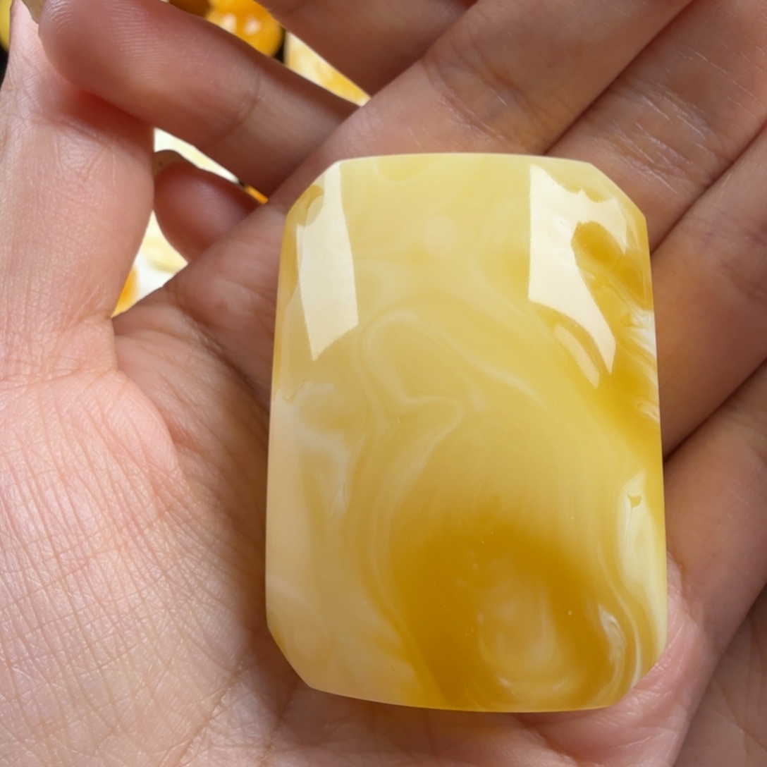 飞***鸟琥珀未镶嵌颈饰纯天然琥珀蜜蜡无优化