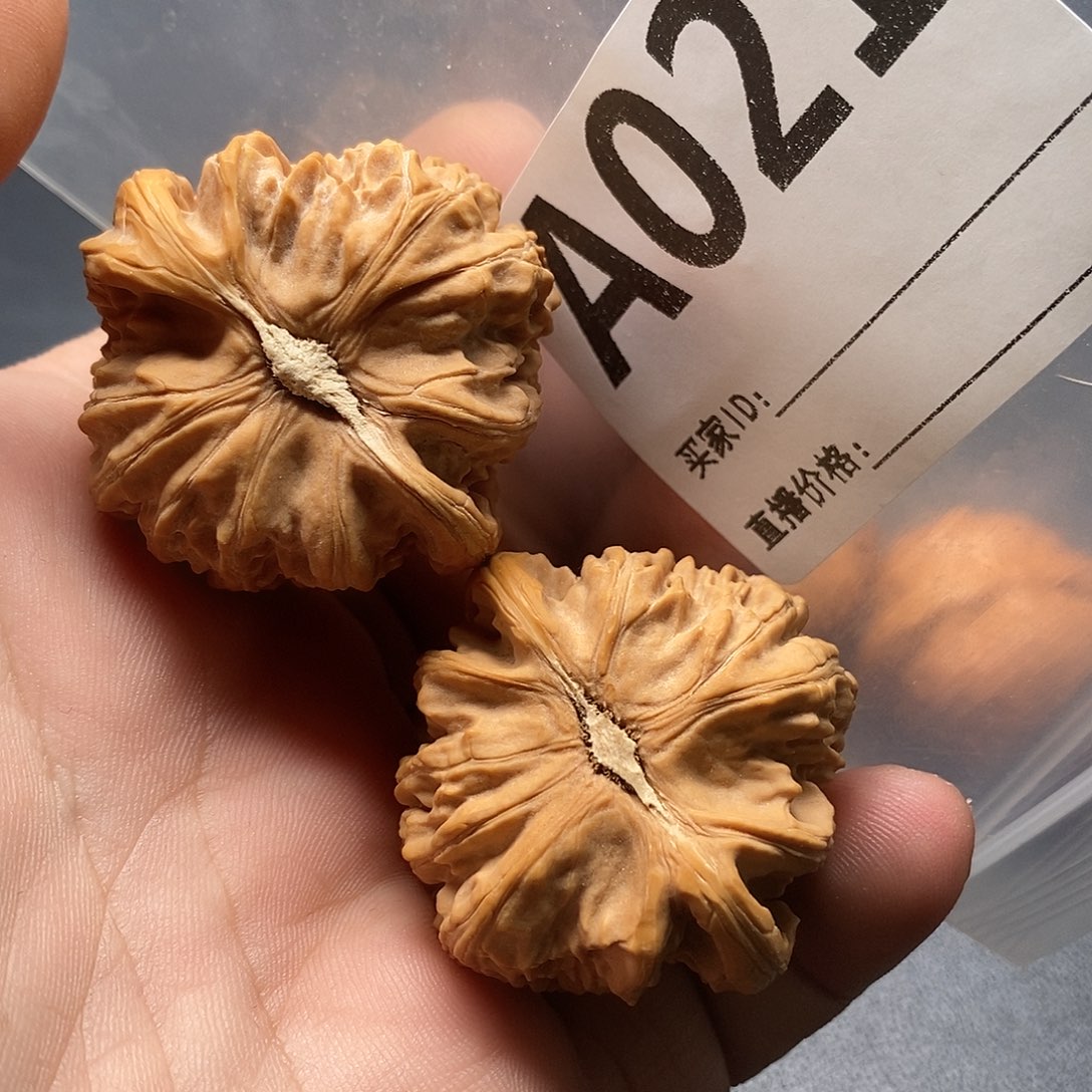 红***笔吊坠文玩核桃文玩核桃