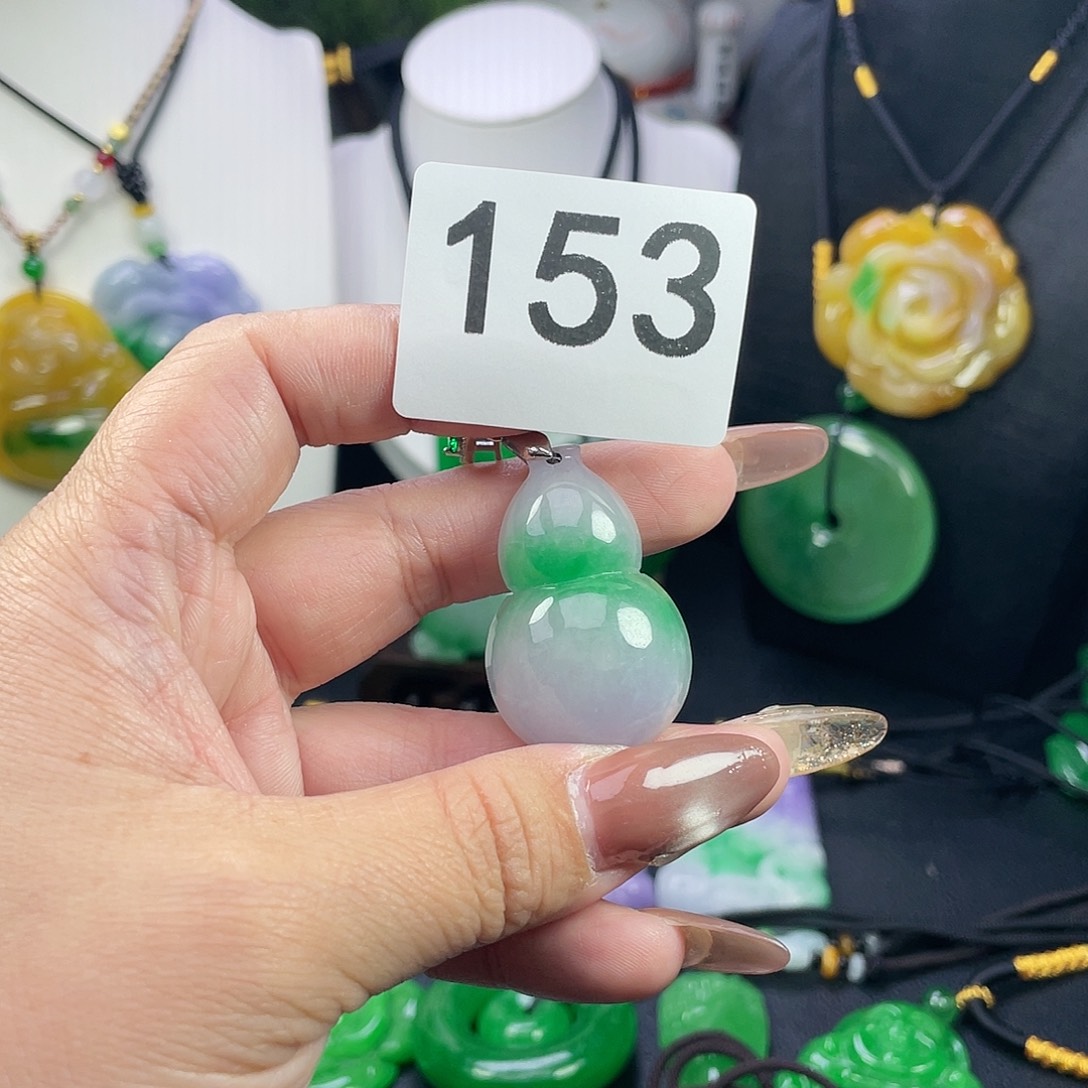 翡翠未镶嵌吊坠(赠链)