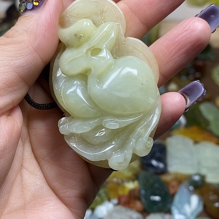 蛇纹石玉吊坠未镶嵌