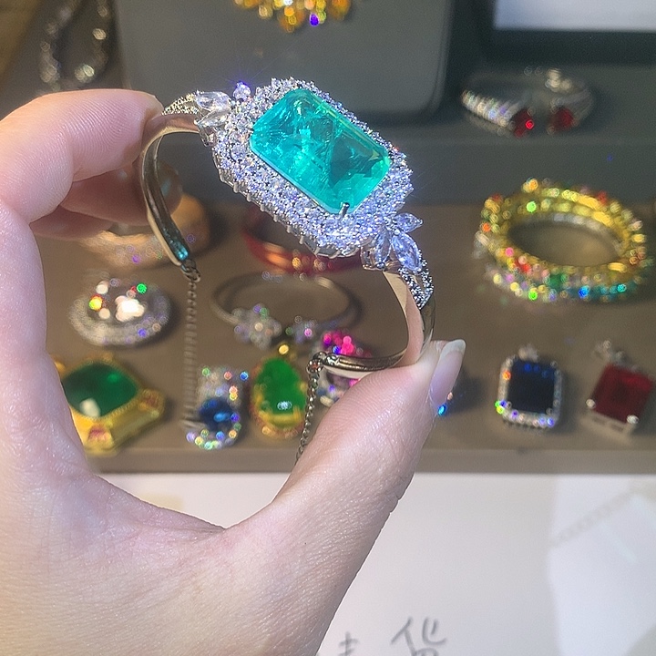 非金属66手镯。            