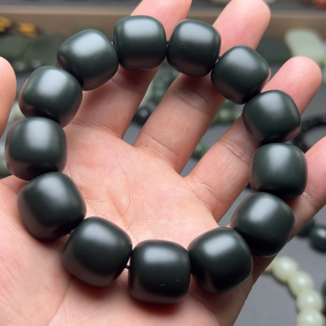 和田玉手链未镶嵌沙枣青卡18