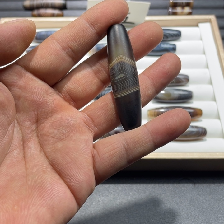 宿***兴玛瑙/玉髓合金珠宝奇石