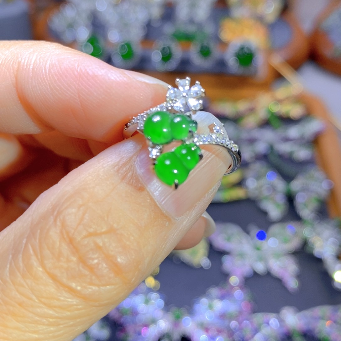 翡翠颈饰银S925镶嵌天然翡翠