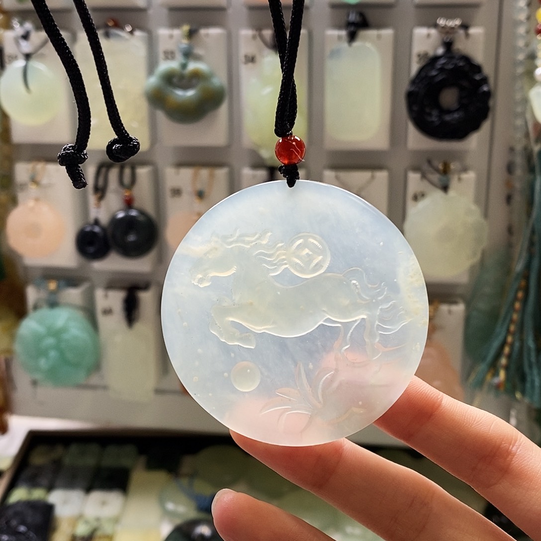 蛇纹石玉未镶嵌颈饰