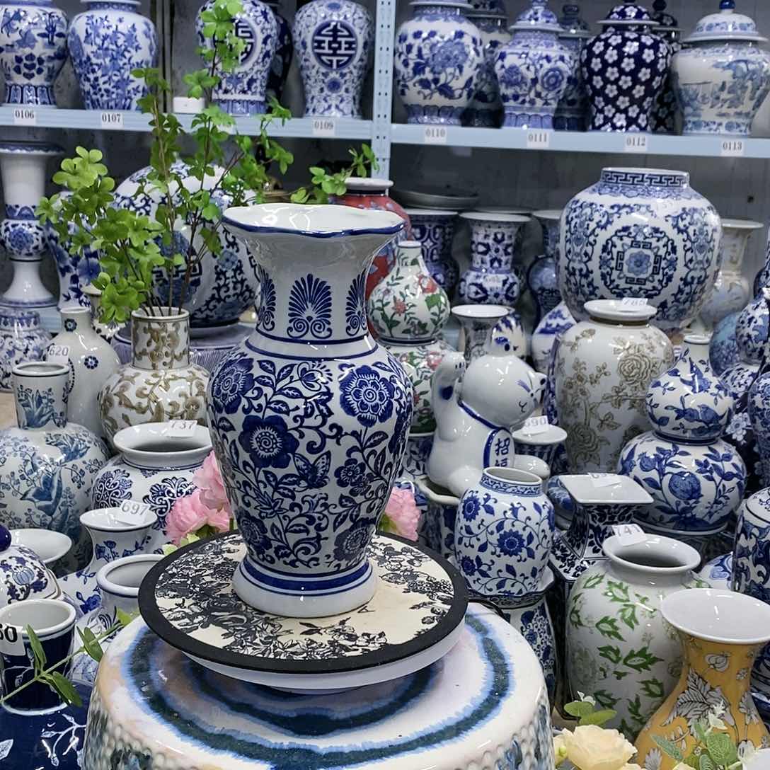 【闪购商品】摆件鱼尾瓶瓷器………………………………