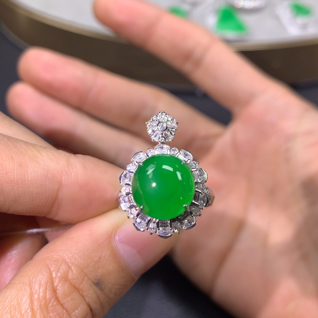 翡翠戒指18K金镶嵌翡翠