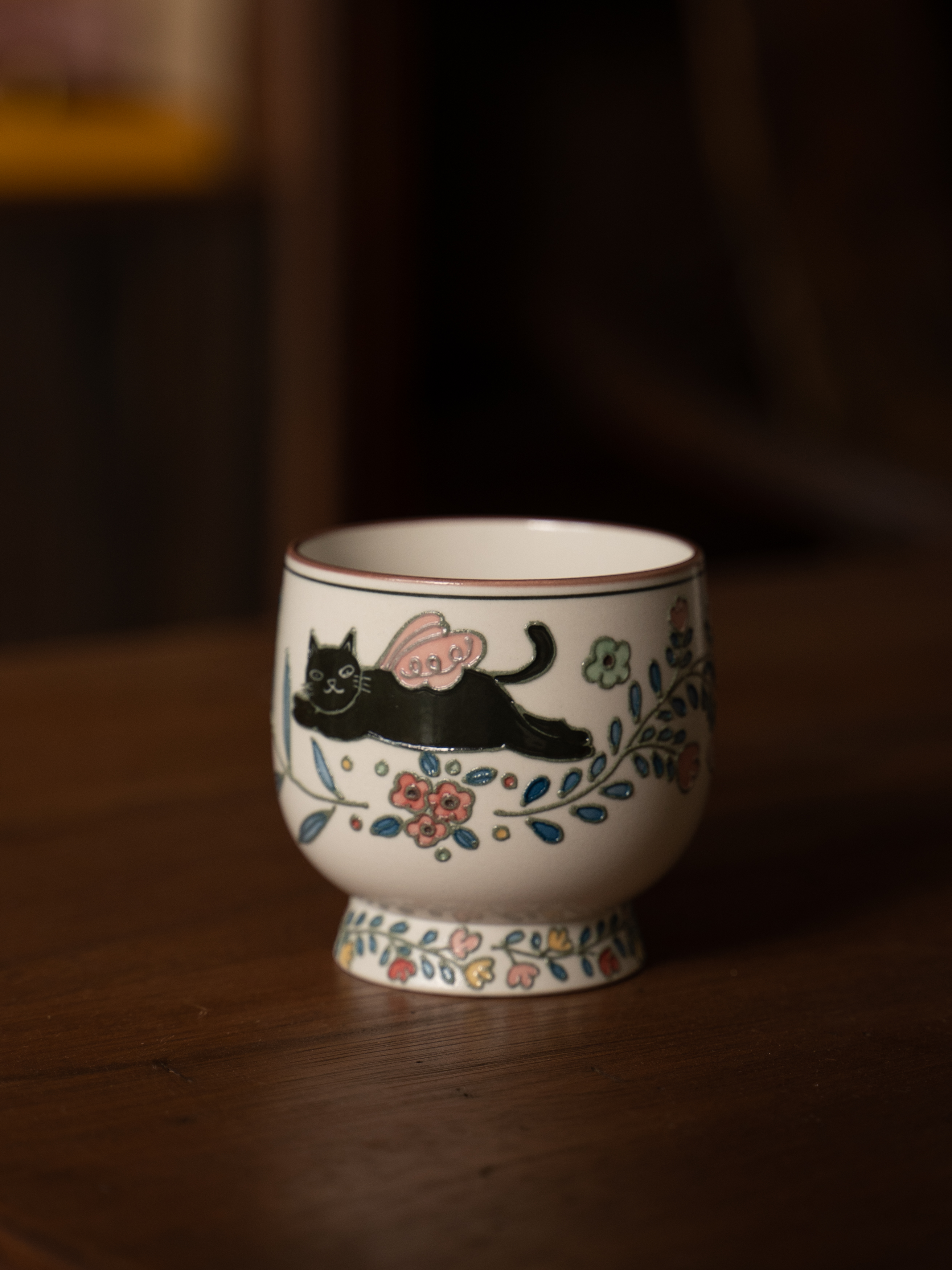 上禾下皿 | 飞行黑猫连枝花带足蛋杯