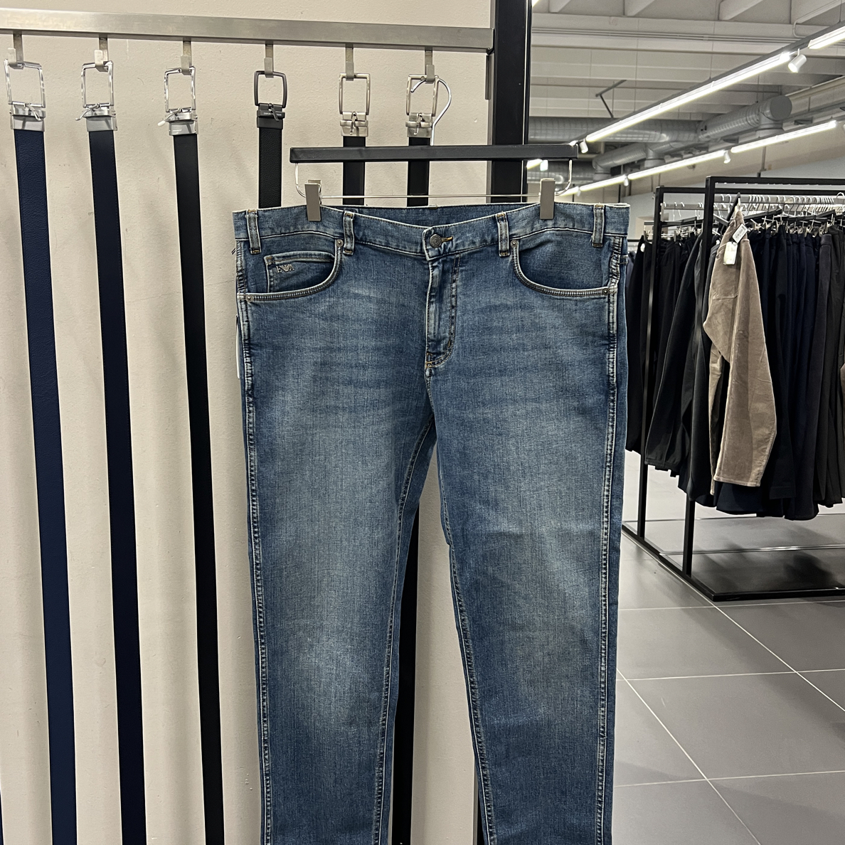 未使用 EMPORIO ARMANI/安普里奥·阿玛尼 J16修身牛仔裤 不退换 