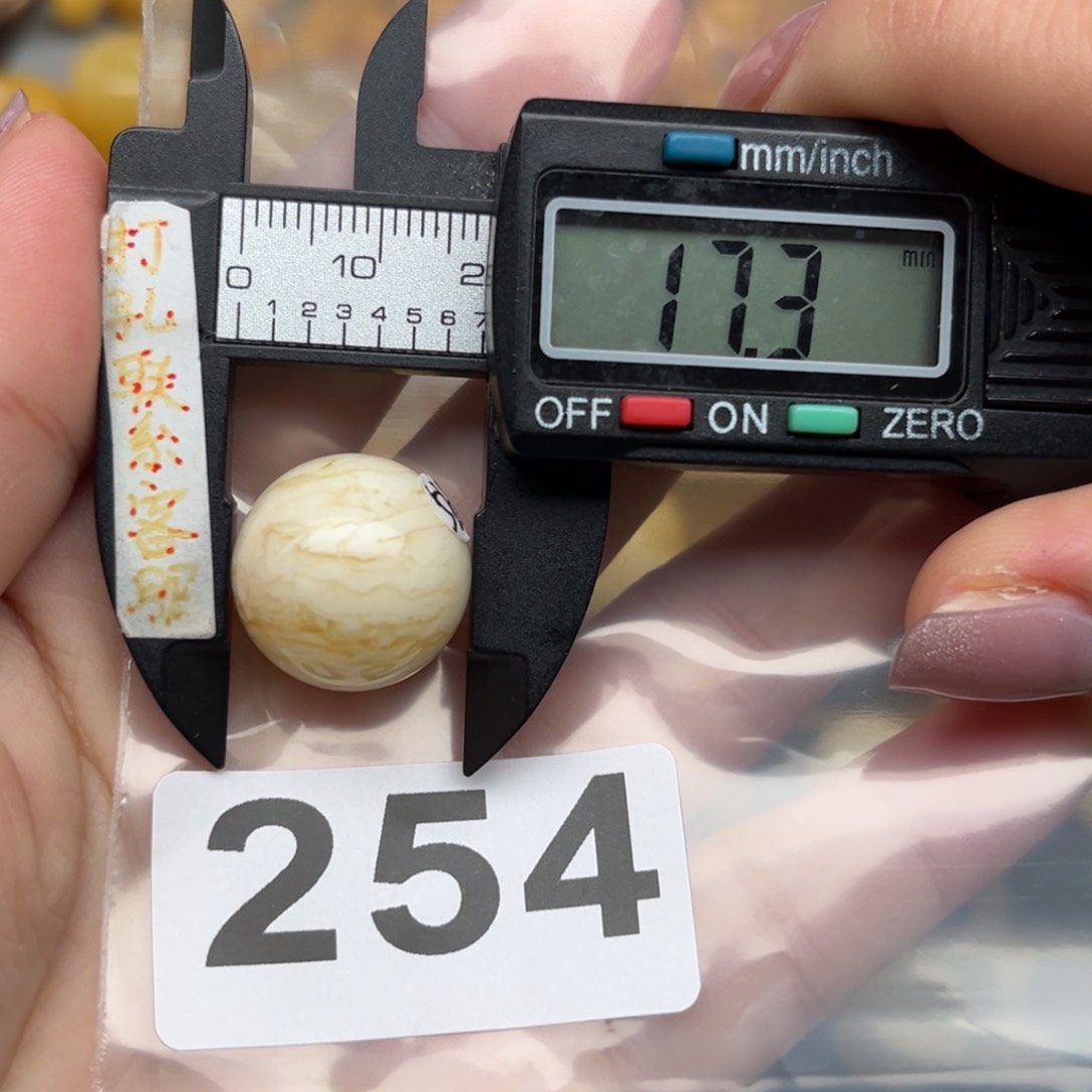 蜜蜡裸石未镶嵌小*微瑕