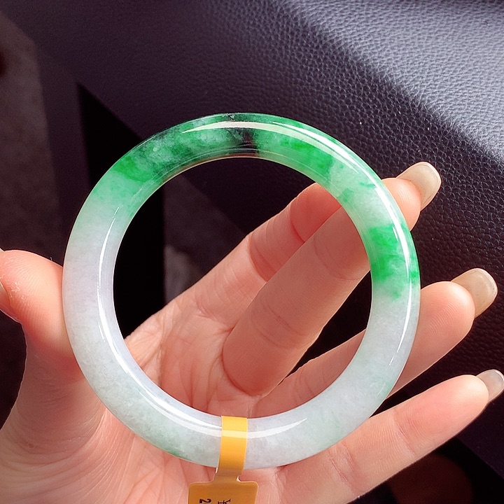 翡翠手镯未镶嵌翡翠