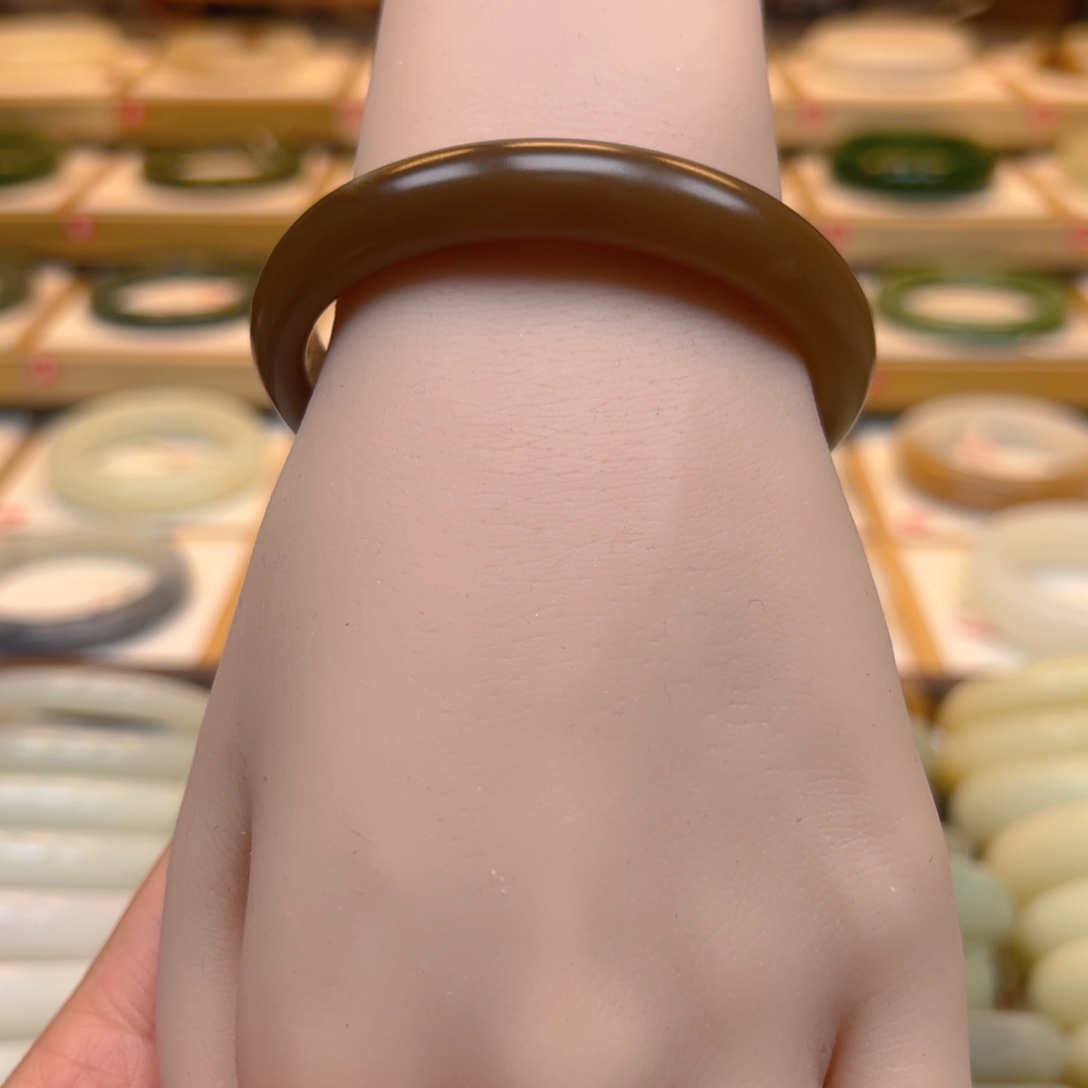 和田玉手镯未镶嵌4