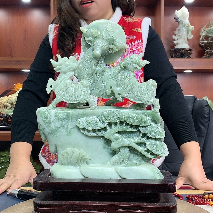 【闪购商品】蛇纹石玉（覆膜）珠宝奇石未镶嵌羊****窗
