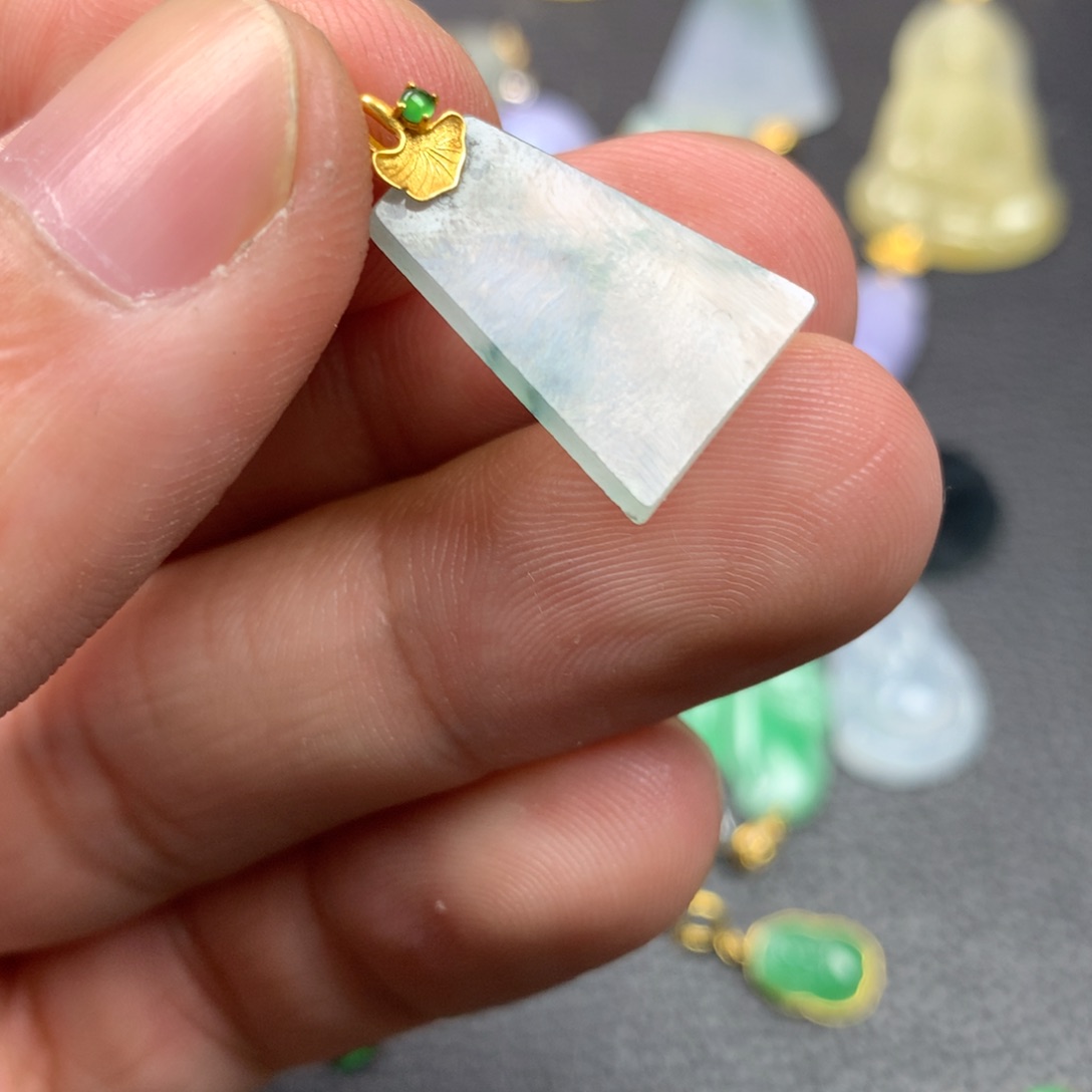 【闪购商品】颈饰18K金镶嵌翡翠翡翠