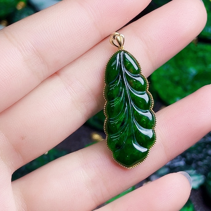 翡翠18K金镶嵌颈饰多样性