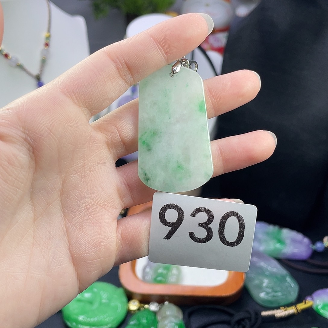 翡翠未镶嵌吊坠(赠链)