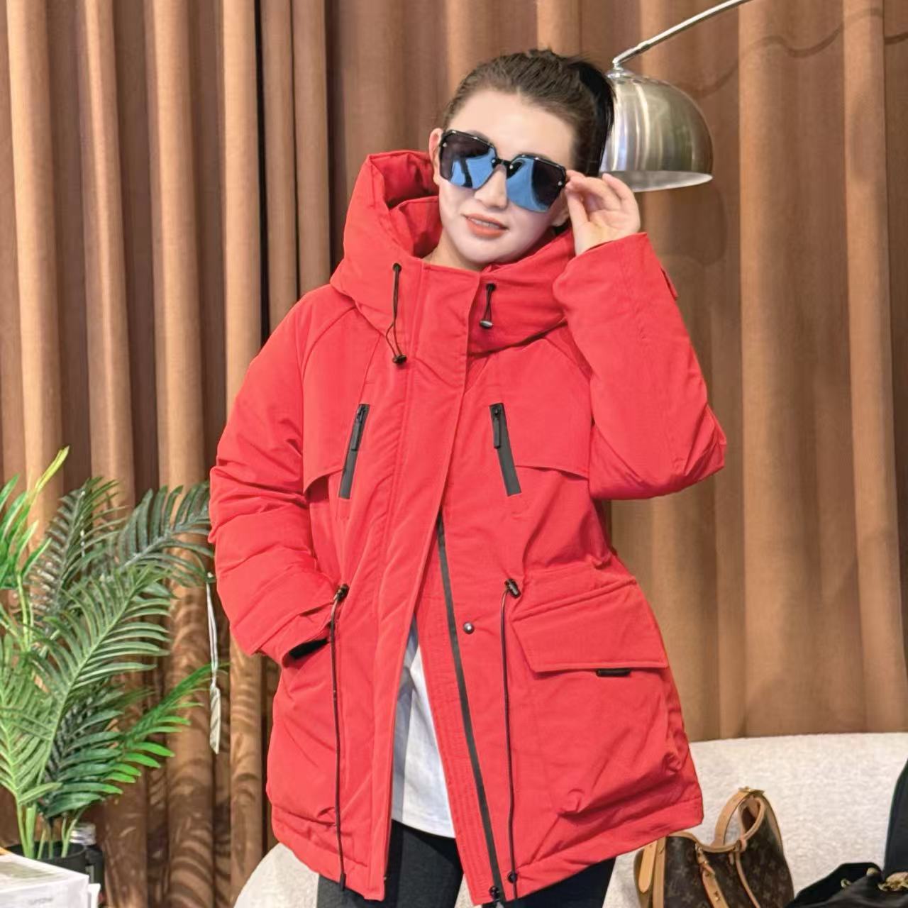 【二婷推荐】25年冬季新款简约收腰加厚连帽冲锋衣外套8901