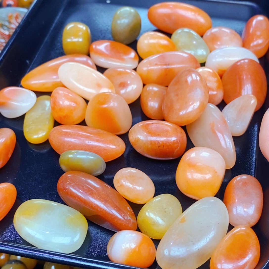 未镶嵌石英质玉（黄龙玉）颈饰