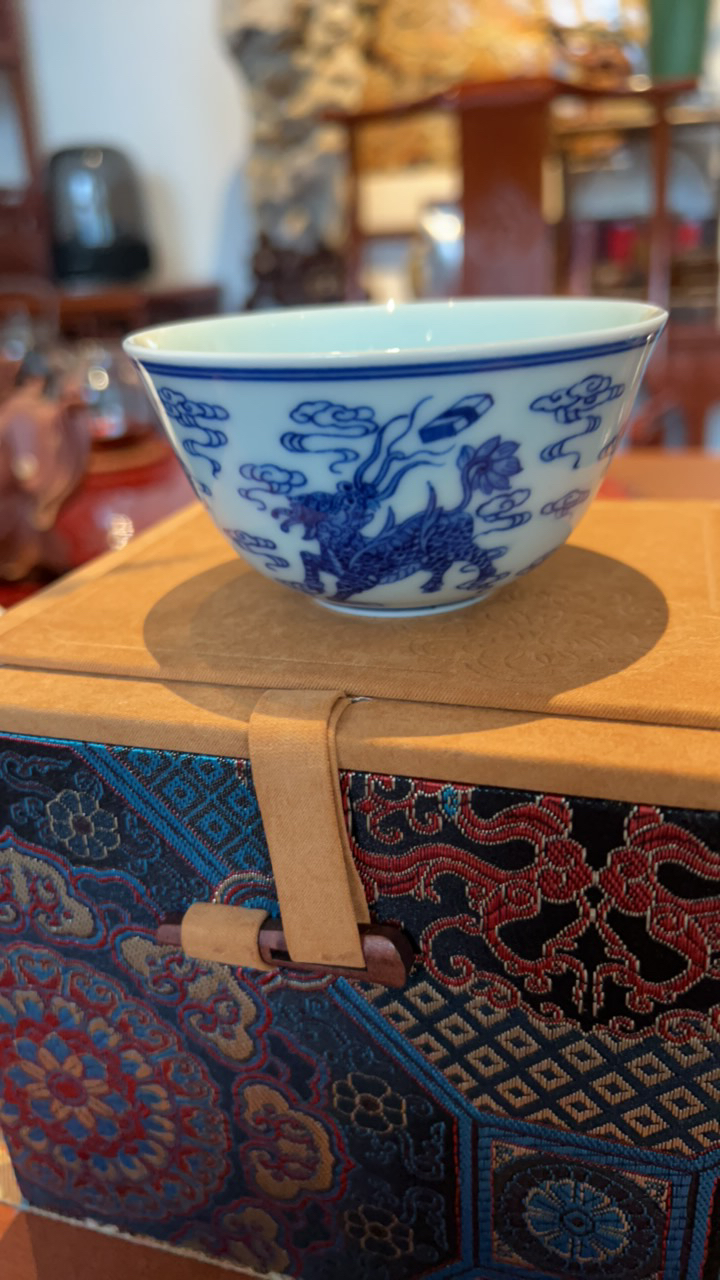 景德镇青花麒麟云主人杯