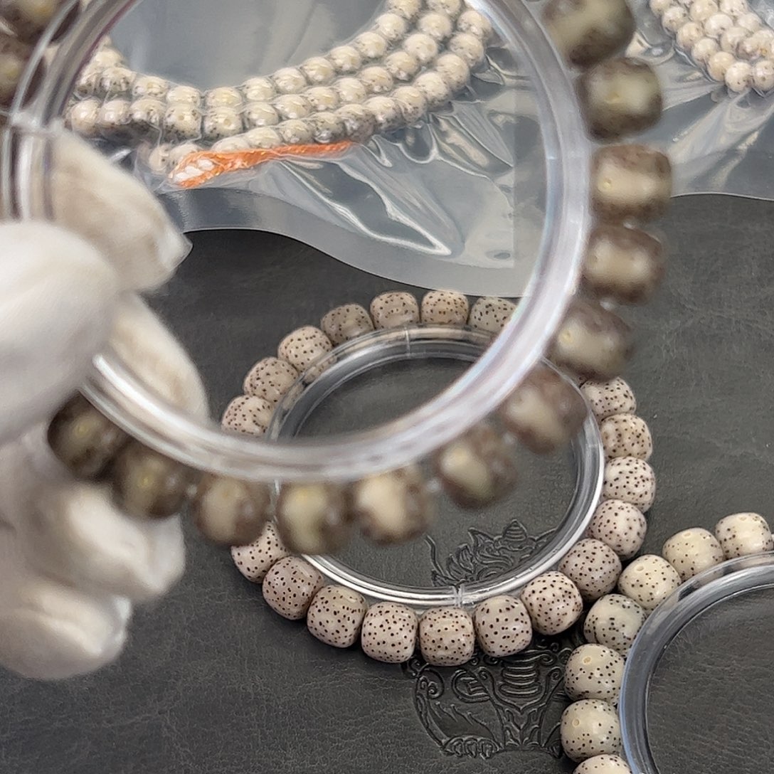 星月菩提手串星月菩提手串贯穿留白