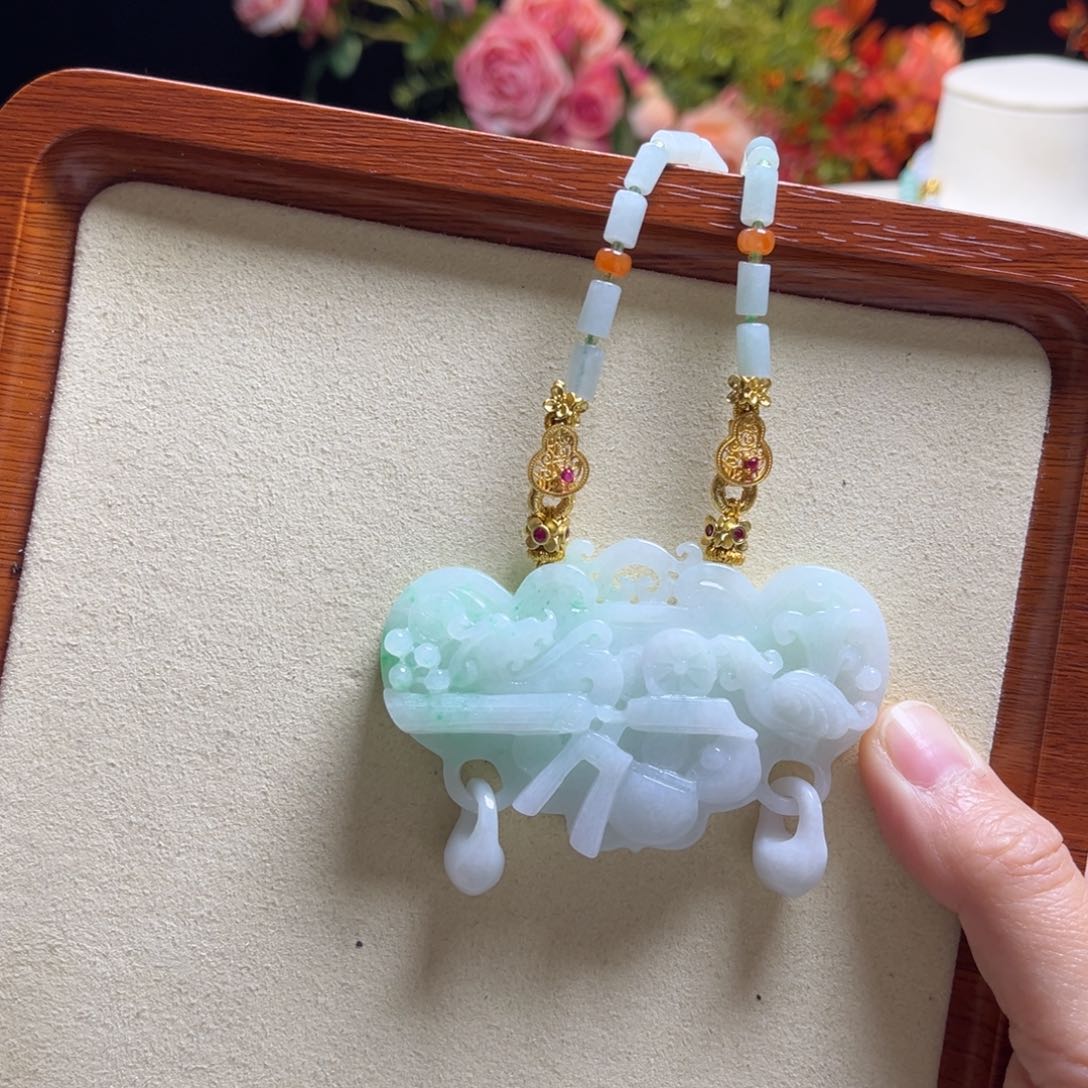 翡翠颈饰未镶嵌龙凤八破