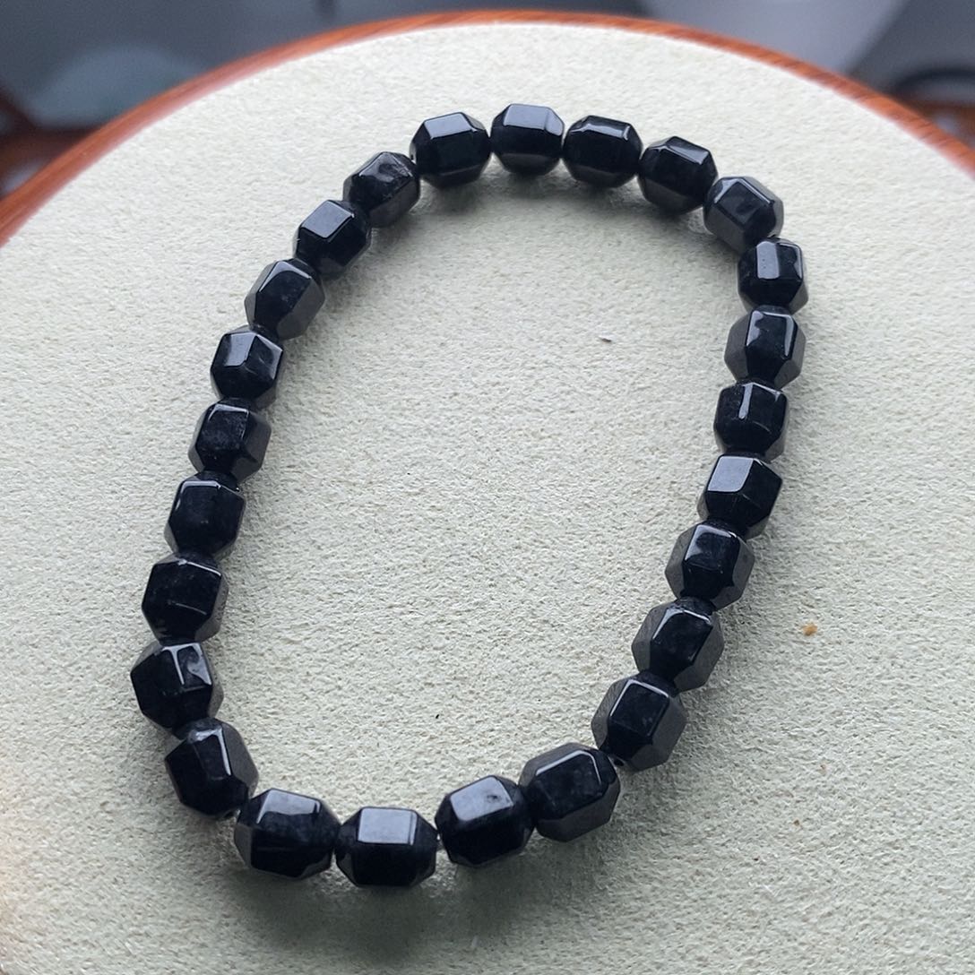 翡翠戒指未镶嵌乌鸡手串