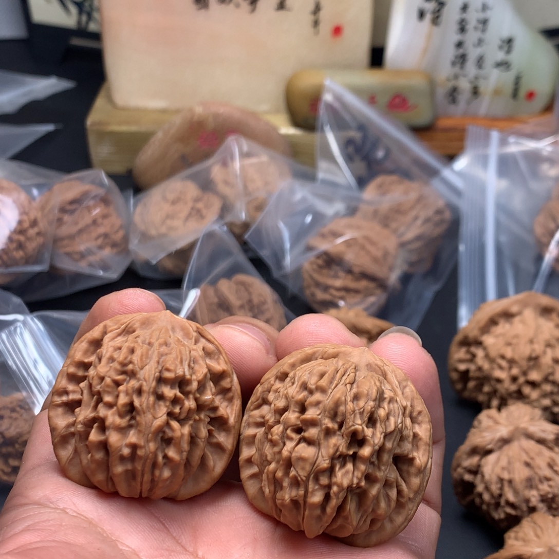 凡***文玩核桃把件四座楼