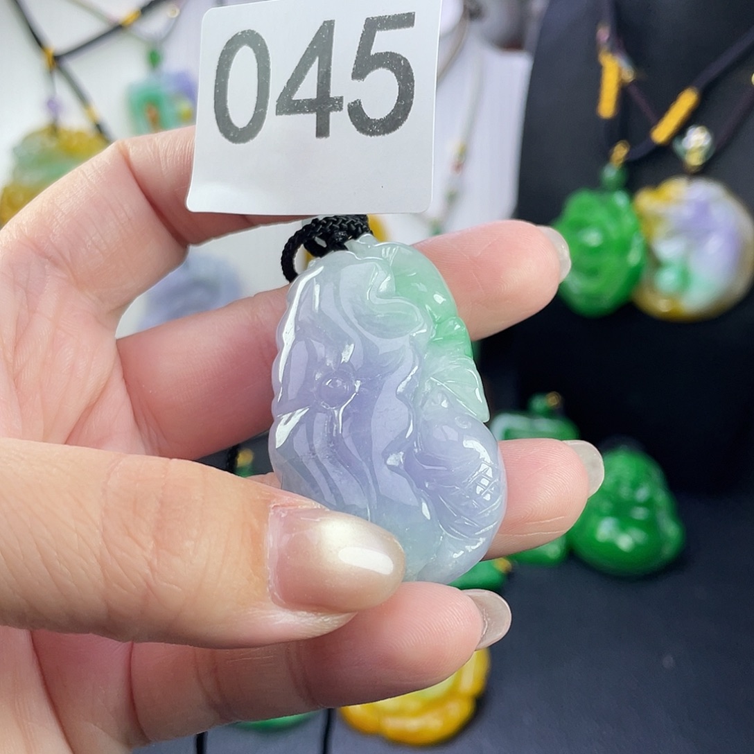 翡翠未镶嵌吊坠(赠链)