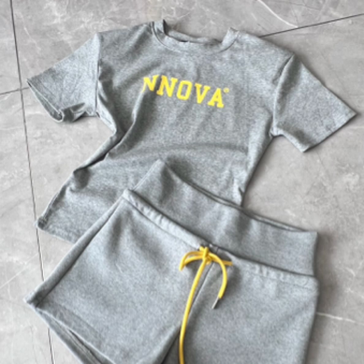 2025夏季新款韩版字母印花短袖T恤女修身显瘦百搭宽松版型ins