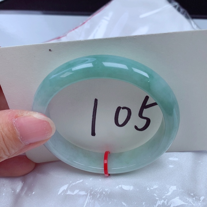 翡翠手镯未镶嵌翡翠