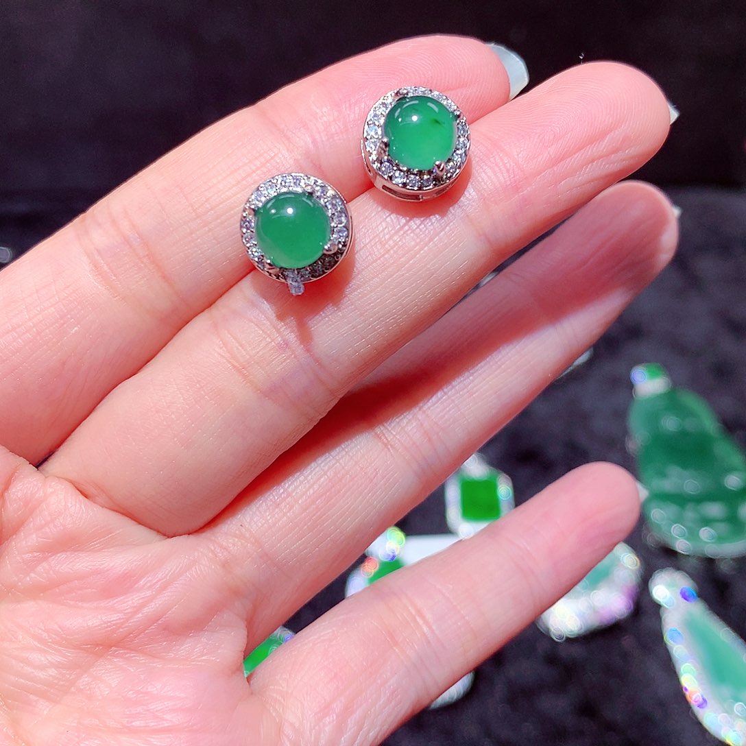 【闪购商品】翡翠吊坠(不含链)未镶嵌