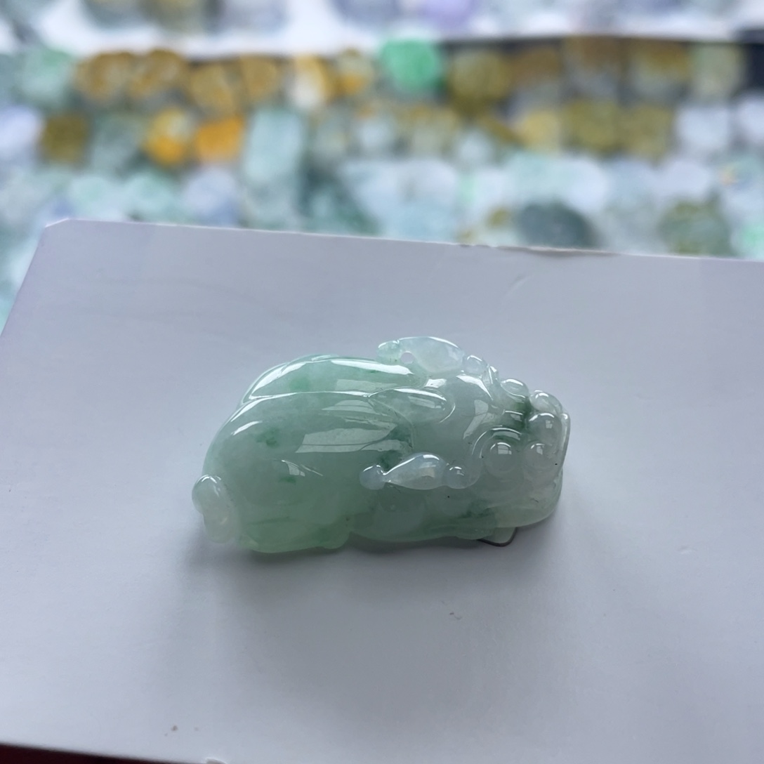 翡翠未镶嵌颈饰貔貅