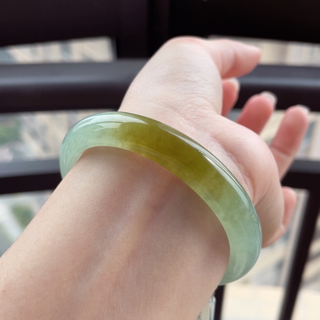 【闪购商品】翡翠手镯未镶嵌54特色冰茶带黄翡5号